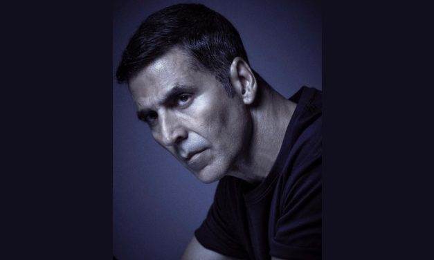 Akshay Kumar gets Indian Citizenship; Posts Image of the Certificate