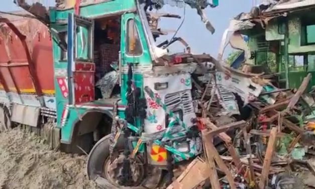 Barabanki: Bus and Truck Collide in Major Accident, 9 Dead and 27 Injured