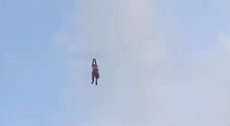 Caught on Cam: Man Left Hanging By a Rope as Kite Flying Goes Wrong in Sri  Lanka | Shiksha News