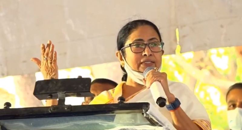 CM Mamata Banerjee Blocks Governor on Twitter: Irritated with His Post, She Says