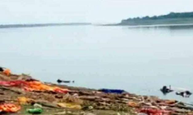 Disturbing Visuals: Dead bodies of COVID-19 suspected patients found piled up on Ganga banks in Buxar