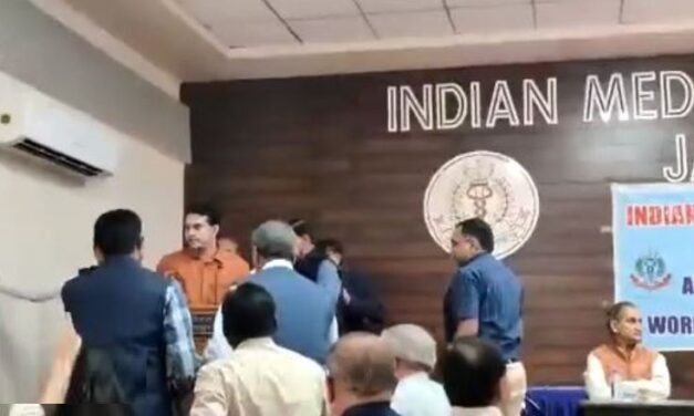 Doctors in Jabalpur Clash at IMA Conclave Over Lengthy Welcome Speech | Video