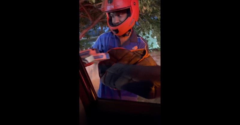 Domino’s Delivers to Stranded Bengaluru Commuters Amid Massive Traffic Jam