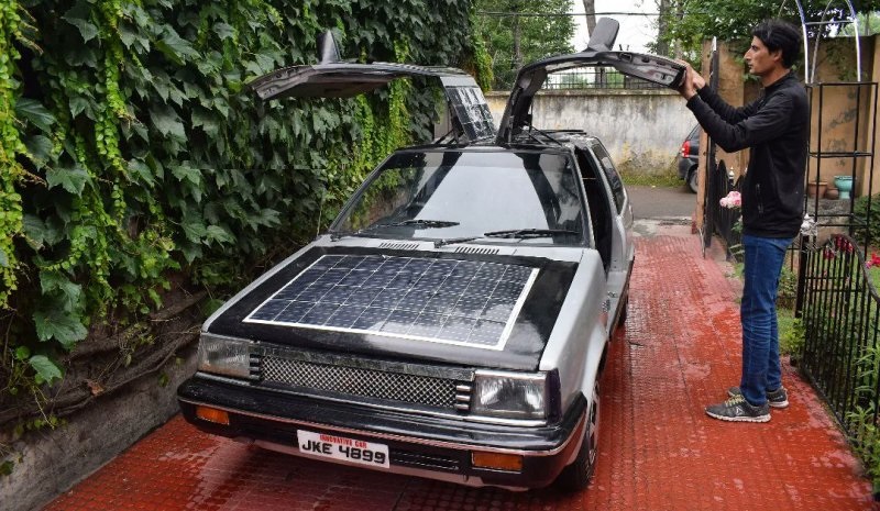 “Elon Musk of Kashmir”: Kashmiri Teacher Invents Solar Car after 11 Yrs of Research