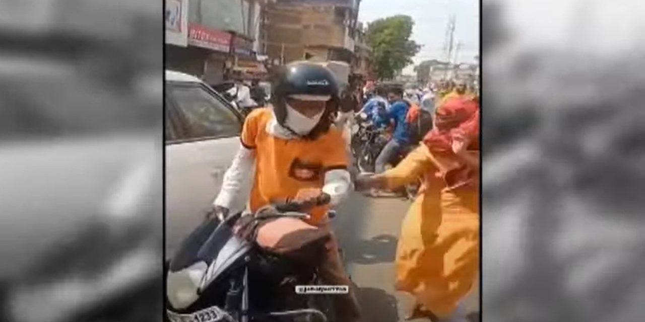 Caught on Cam: Jabalpur Delivery Executive Assaulted in Public by Woman with Shoes, No Complaints Filed