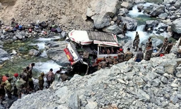 Ladakh Tragedy: At Least 7 Soldiers Killed After Vehicle Carrying 27 Falls Into River, IAF Roped for Rescue