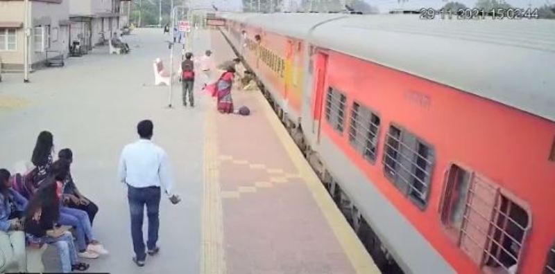 Caught on Cam: Alert RPF Officer Saves Woman from Being Mowed Over by Train in Bengal