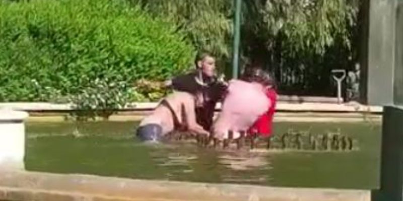 Spain: Woman Rescued after Shirtless Man Tries to Drown her in Public Fountain, Video Gone Viral