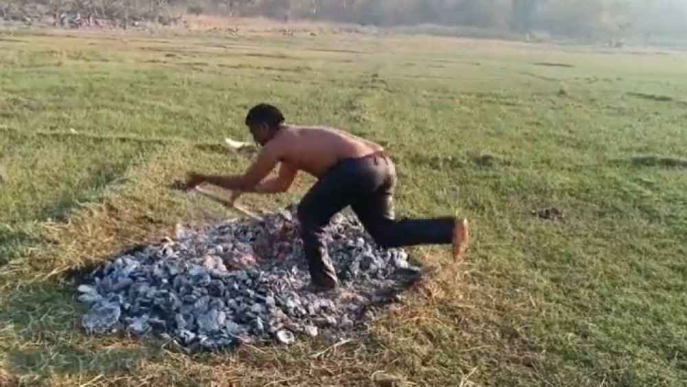 Telangana Man Takes Agnipariksha, Walks Barefoot on Burning Embers to Prove Not Having Affair with Bro’s Wife | Watch