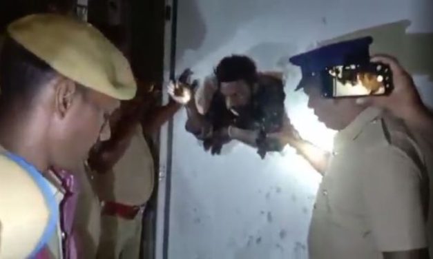 Tamil Nadu: Thieves Break Into Liquor Store & Get Drunk There Itself, Caught Red Handed | Watch Video
