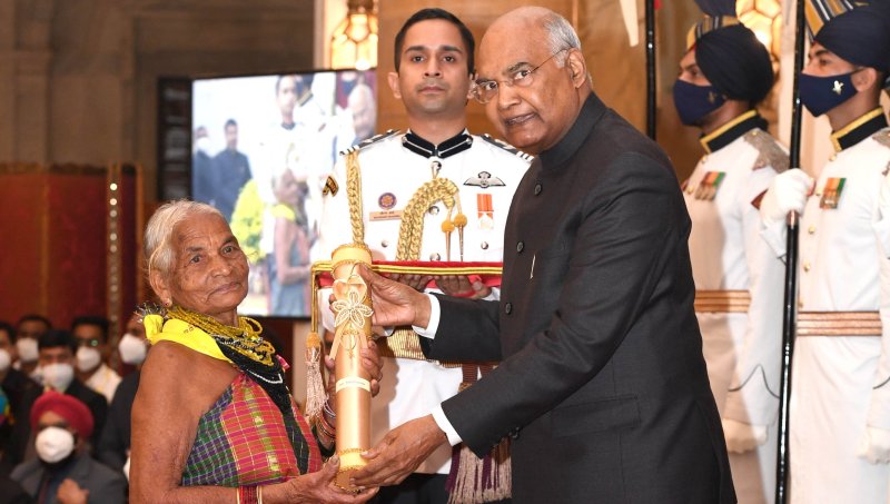 Tulsi Gowda, a 72-year Old Environmentalist from Karnataka is Honored with Padma  Shri for her Contribution by the President of India | Shiksha News
