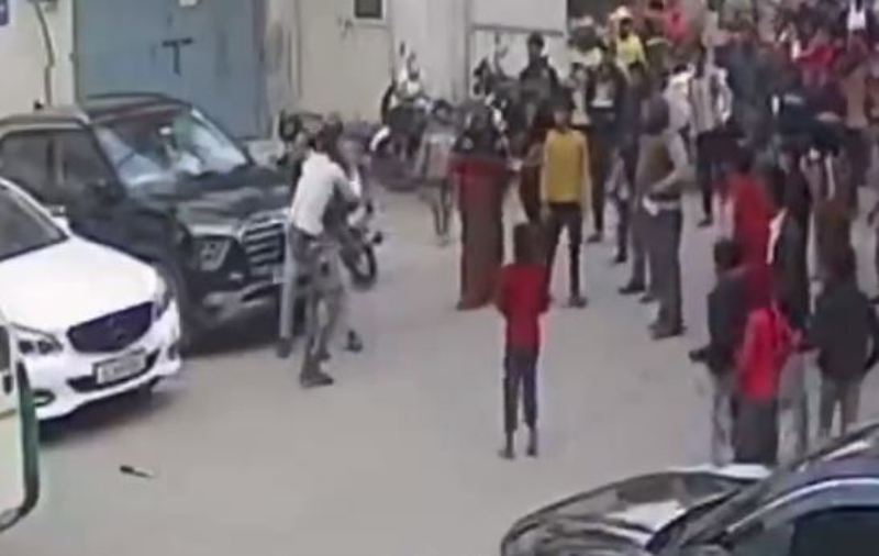 Watch: Delhi ASI Stabbed to Death as Onlookers Simply Stand Without Intervening, Family to Get 1 Crore